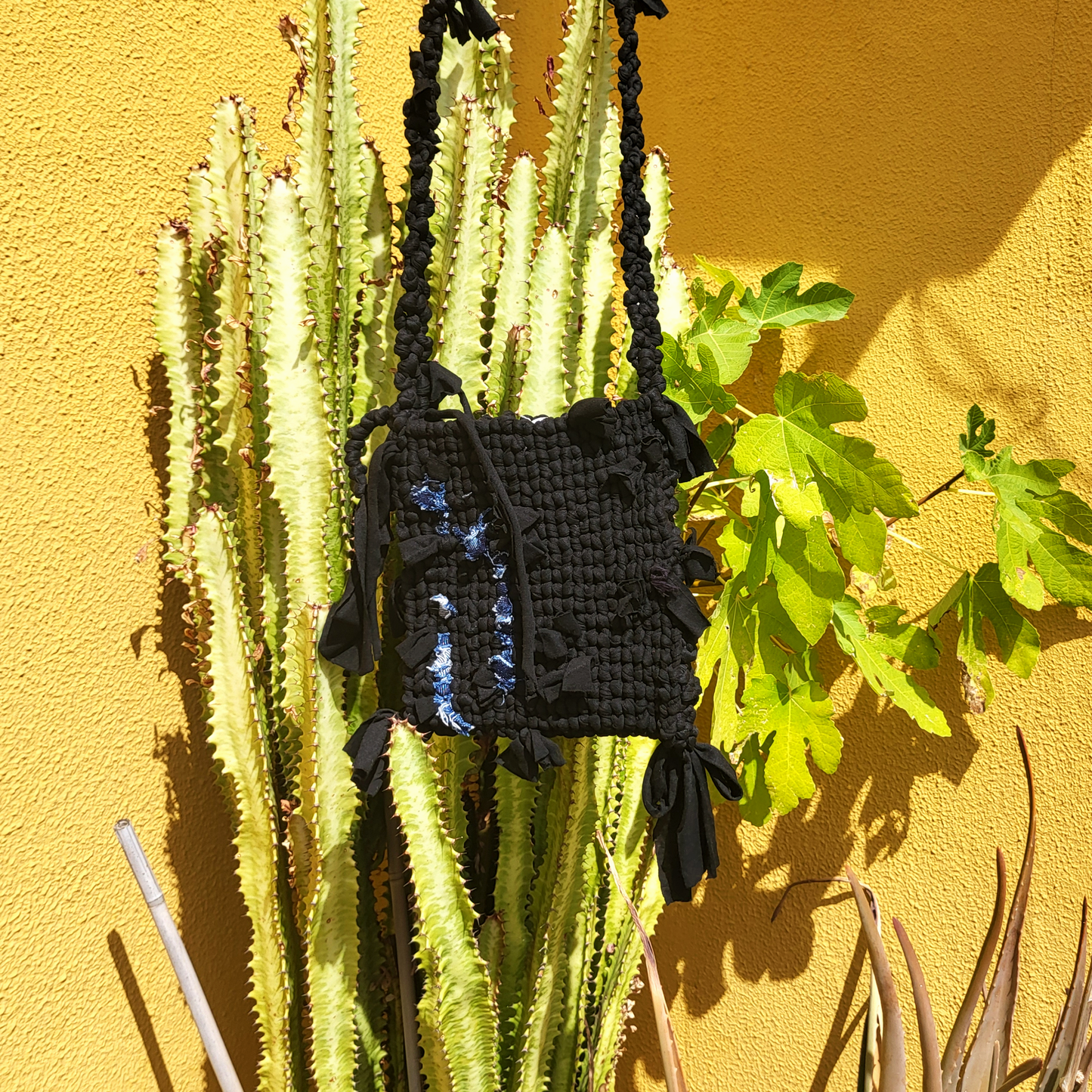 BLACK CROSS BODY BAG